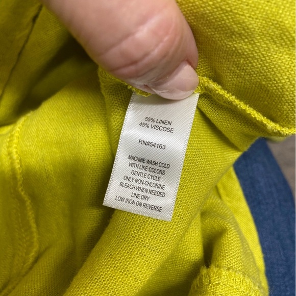 Andrew Marc New York Women’s Linen Blouse Size M Chartreuse Back Gather Design - Picture 7 of 9